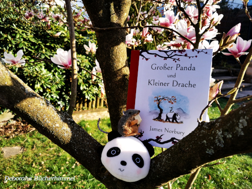 Das Buch mit einem Pandabären und der Blogmaus im Magnolienbaum