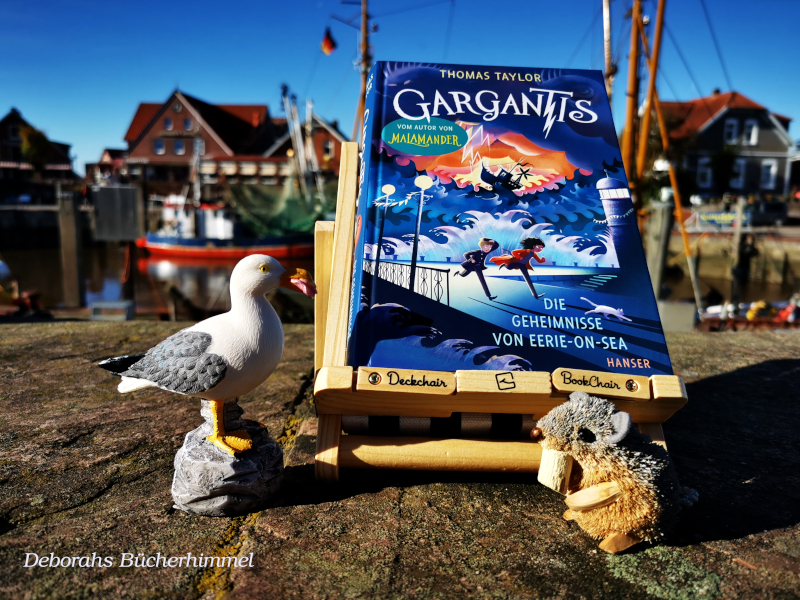 Gargantis (deutsche Ausgabe) von Thomas Taylor mit Möwe und Blogmaus im Hafen Neuharlingersiel