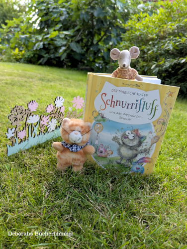 "Der magische Kater Schnurrifluff und das Wegwünschgewusel" von Nina Müller mit Deko und Blogmaus.