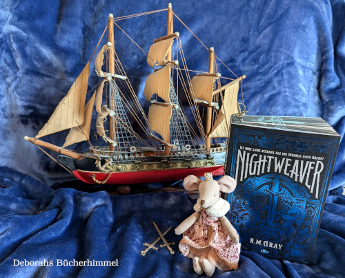 "Nightweaver" von R.M. Gray mit Deko-Schiff und Blogmaus.
