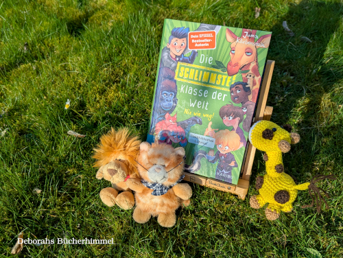 "Die schlimmste Klasse der Welt - Nix wie weg!" von Juma Kliebenstein mit Giraffe, Löwe und Kater.