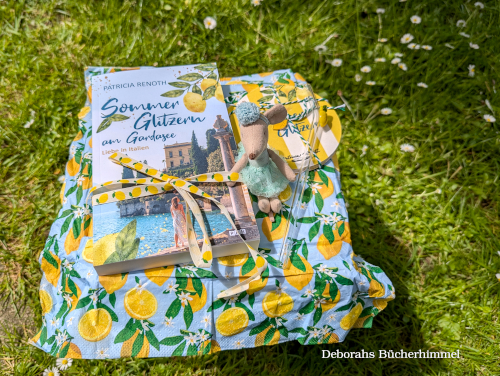 Das Bloggerpäckchen zu "Sommerglitzern am Gardasee" von Patricia Renoth.